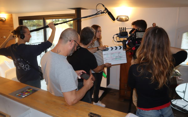 Premiers pas de cinéastes sur une péniche