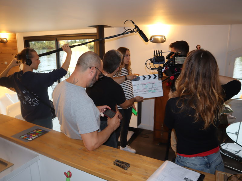 Premiers pas de cinéastes sur une péniche