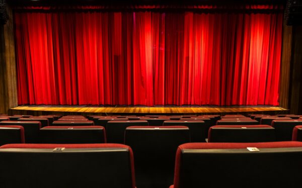 Spectacle : « Chantier interdit au public »